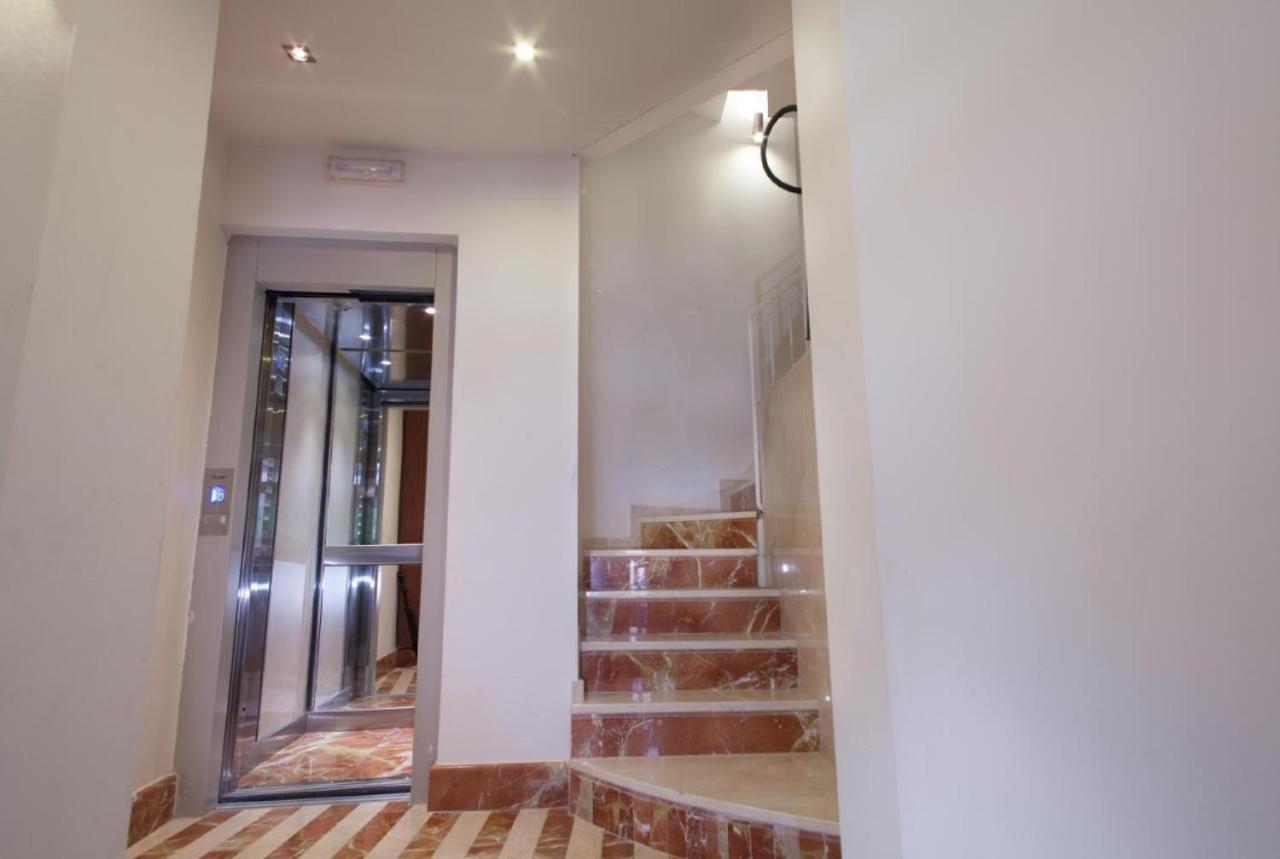 Apartamento Puerta Del Arenal - Kainga Homes Seville Exterior photo